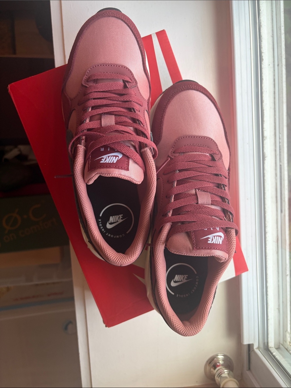 Nike Air Max Women’s Maroon Pink Athletic Sneakers with Black Swoosh - Picture 7 of 12